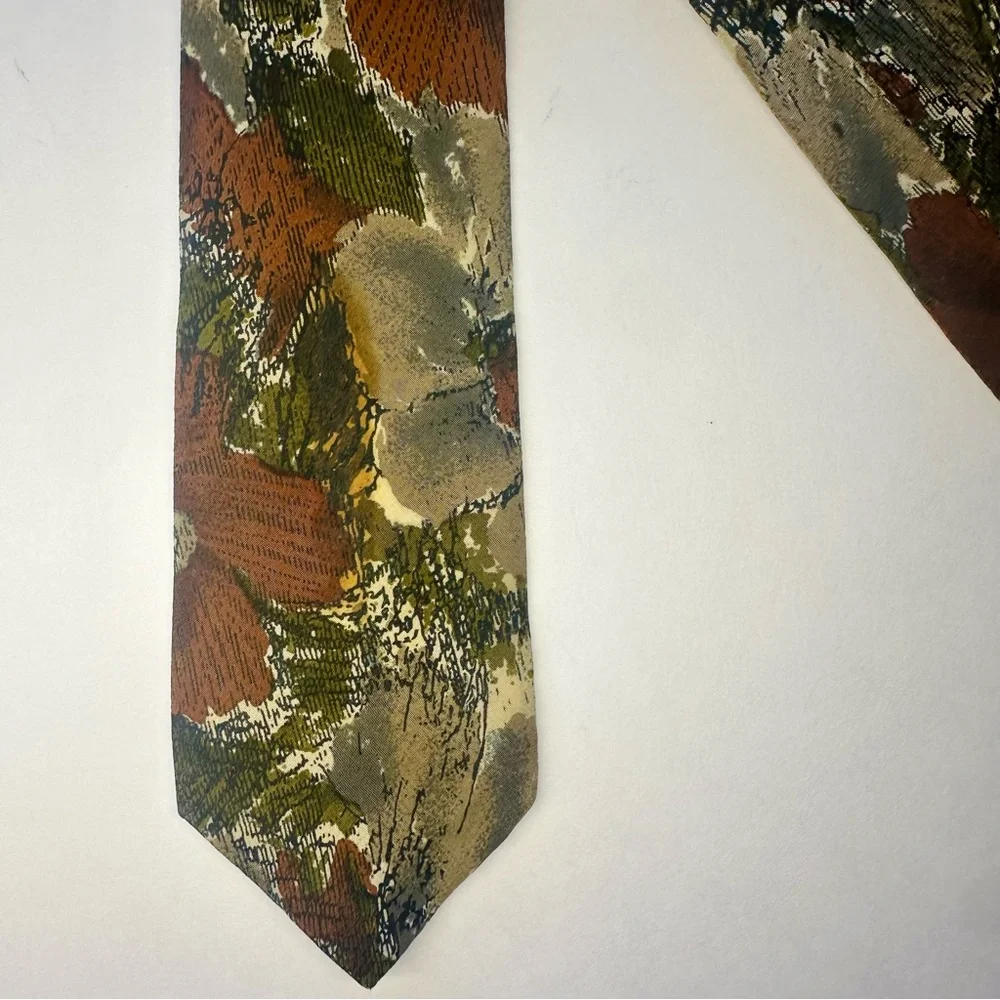 TIE RACK Charleston Abstract Floral Green Brown Slim Italian Silk Tie, 2.5”